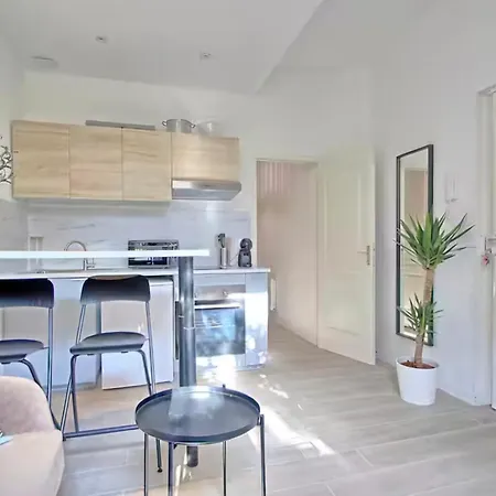 T2 Avec Terrasse En Rdc De Maison De Appartement Hyères