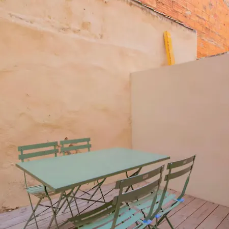 T2 Avec Terrasse En Rdc De Maison De Hyères