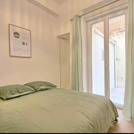 T2 Avec Terrasse En Rdc De Maison De * Hyères